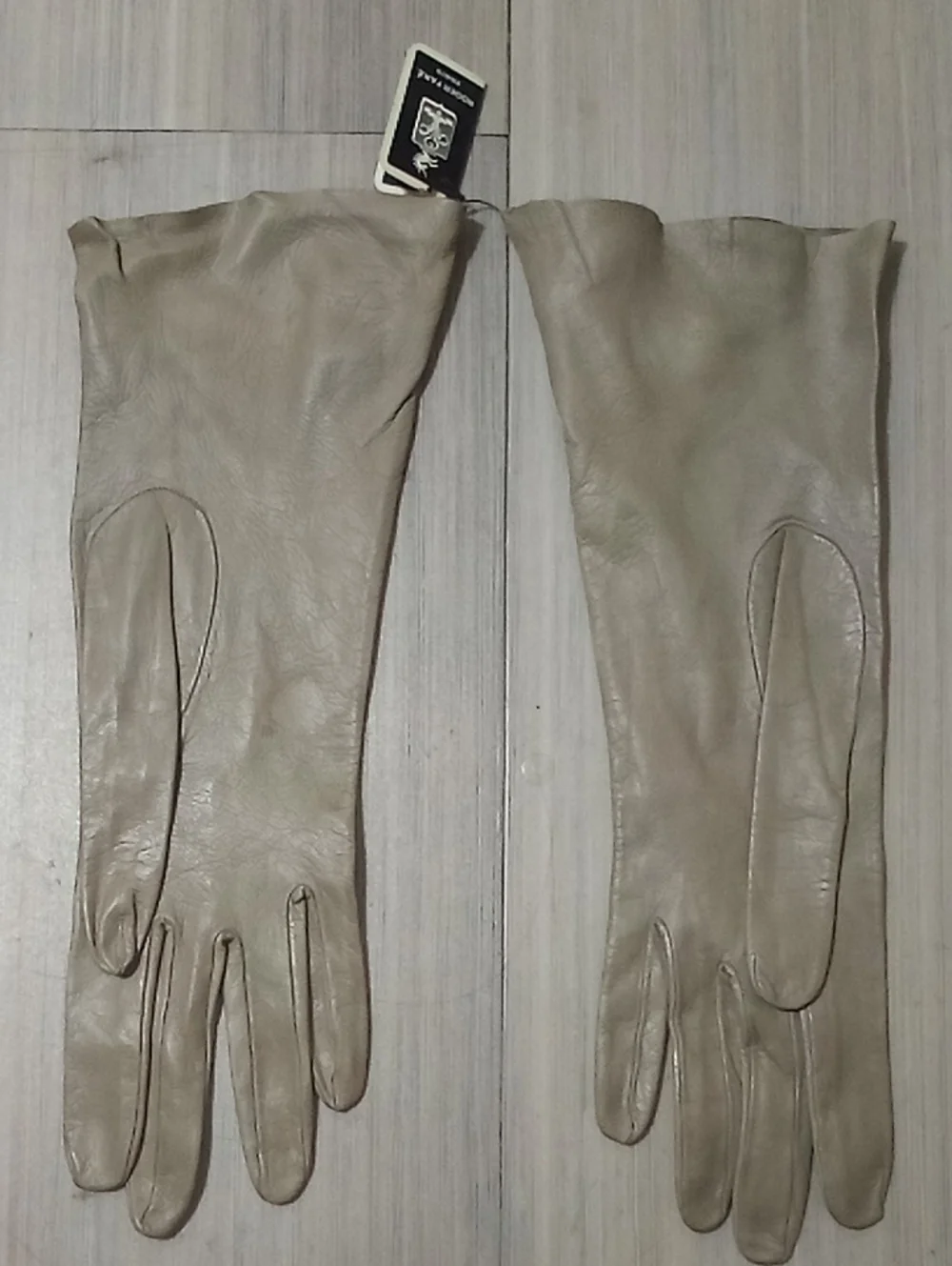 🌁 NWT: ROGER FARE'; VINTAGE (DEADSTOCK) PARIS KIDSKIN LTH. GLOVE. BIEGE/7 1/4.